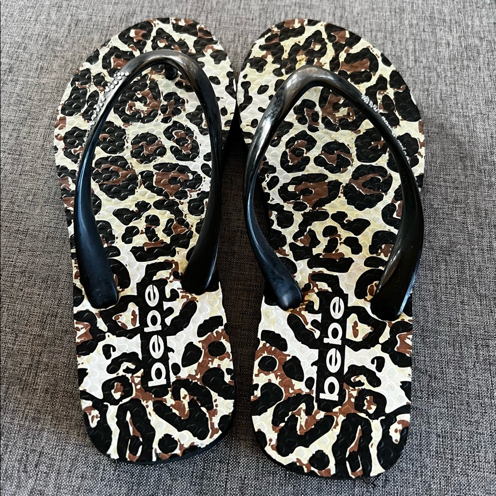 🎉NWOT Bebe 5M Flip Flops
